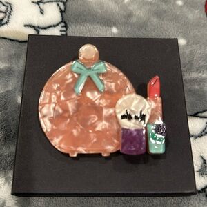 Erstwilder makeup brooch